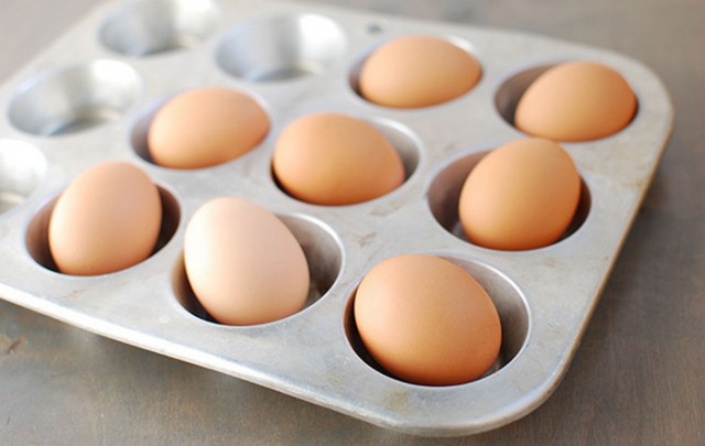 Как сварить яйца в духовке?