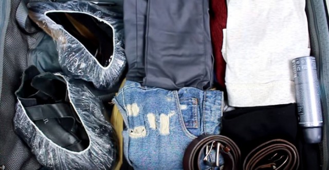 Как можно упаковать обувь в чемодан?