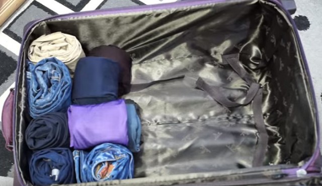 Как складывать одежду в чемодан?