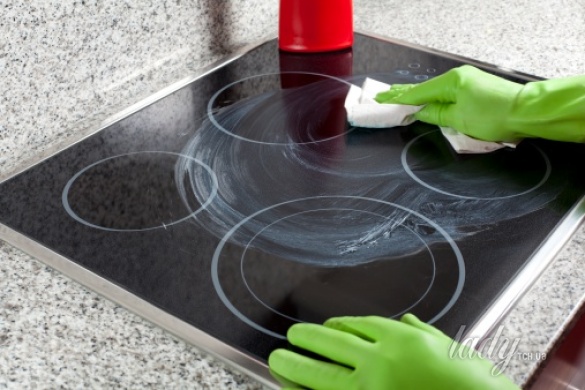 Разные способы чистки стеклокерамической поверхности плиты