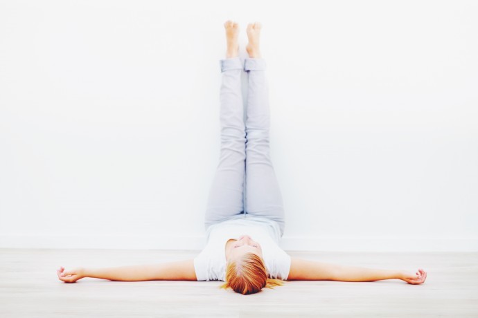 ​Зачем забрасывать ноги на стену