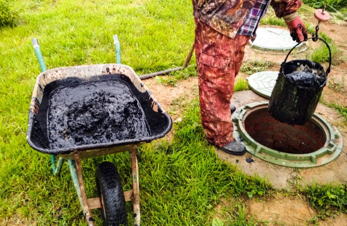 Размножаем бактерии для очистки выгребной ямы без откачки