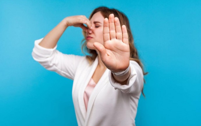 Откуда возникает специфический запах, который часто называют "старческим", и как с ним бороться Откуда возникает специфический запах, который часто называют "старческим", и как с ним бороться