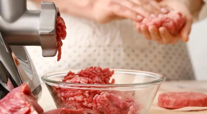 ​Качество конечного мясного блюда напрямую зависит от способа приготовления фарша