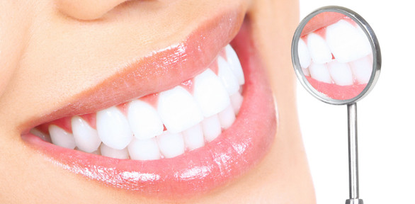 Как о​тбелить зубы и не нанести им вреда