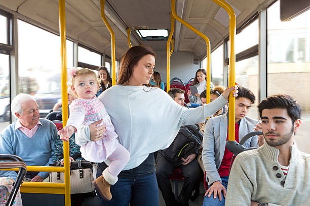 ​С какого возраста ребёнка нужно учить уступать место в транспорте