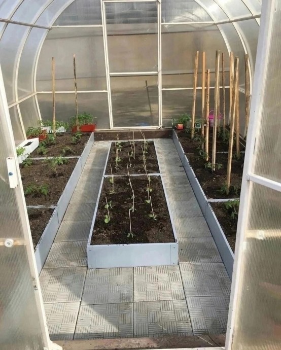 Симпатичные варианты обустройства теплиц