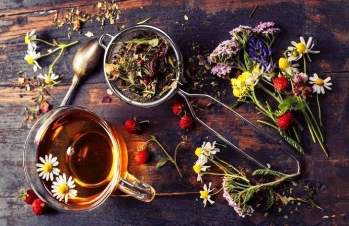 ​Травяные, цветочные и ягодные чаи: когда их пить и чем они полезны