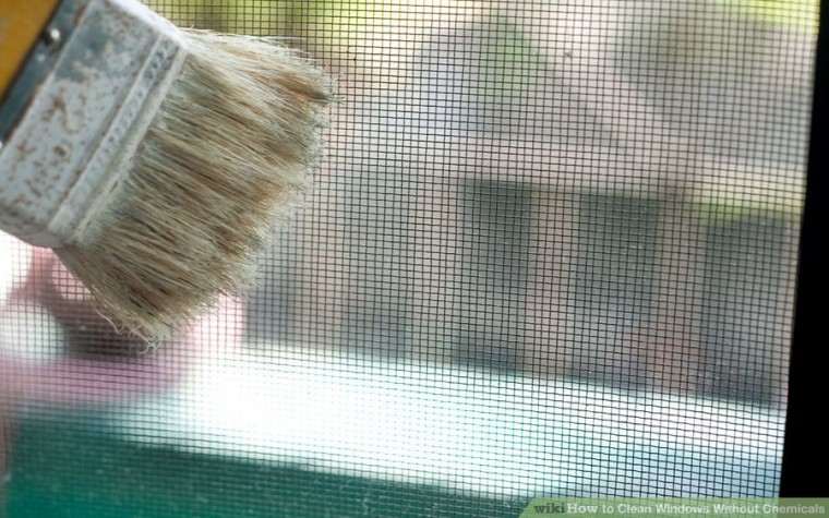 ​Способы эффективного очищения москитной сетки на окнах