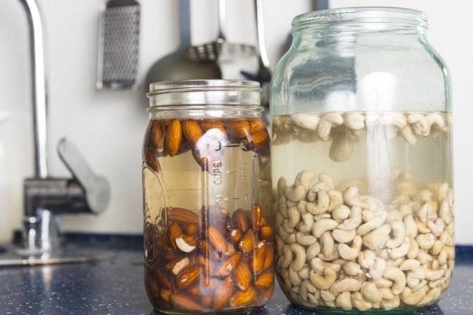 ​Почему нужно замачивать орехи и бобовые в воде
