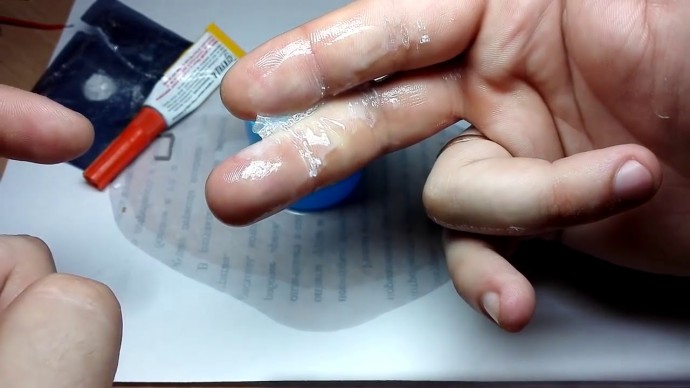 ​Как удалить суперклей с пальцев