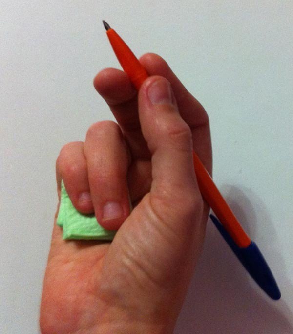 ​5 способов, как научить ребенка правильно держать ручку или карандаш