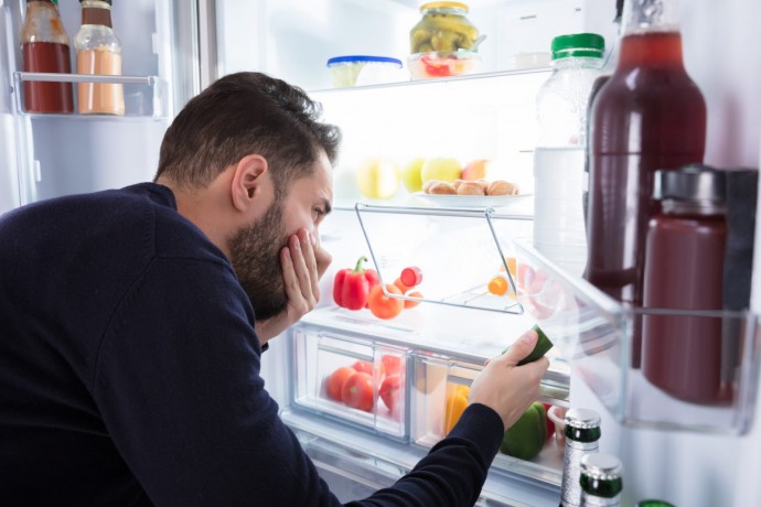 Боремся с запахом из холодильника
