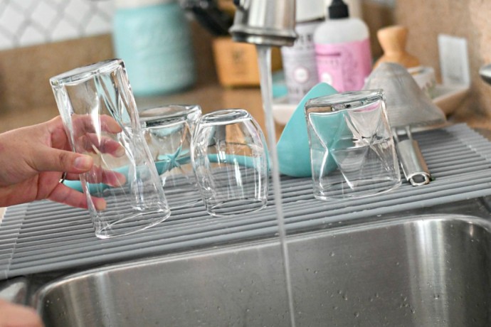 Как отмыть от жира посуду из стекла