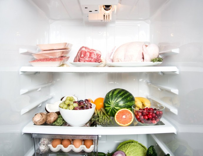Почему нельзя ставить горячие блюда в холодильник