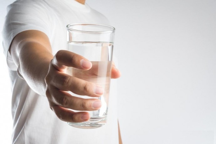 ​Полезен ли стакан воды утром натощак и почему