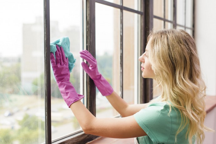 Как приготовить домашнее средство для мытья окон