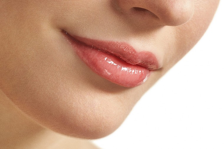 Простые приема сохранения красоты губ