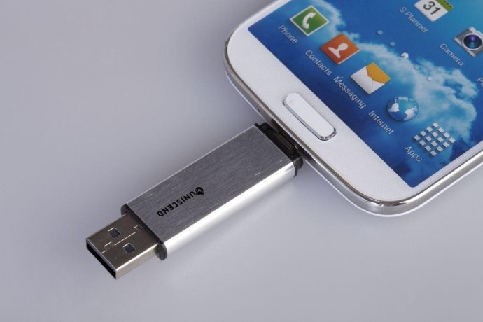 Как подключить к смартфону обычную USB-флешку