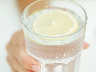 ​7 причин выпить стакан воды с лимонным соком