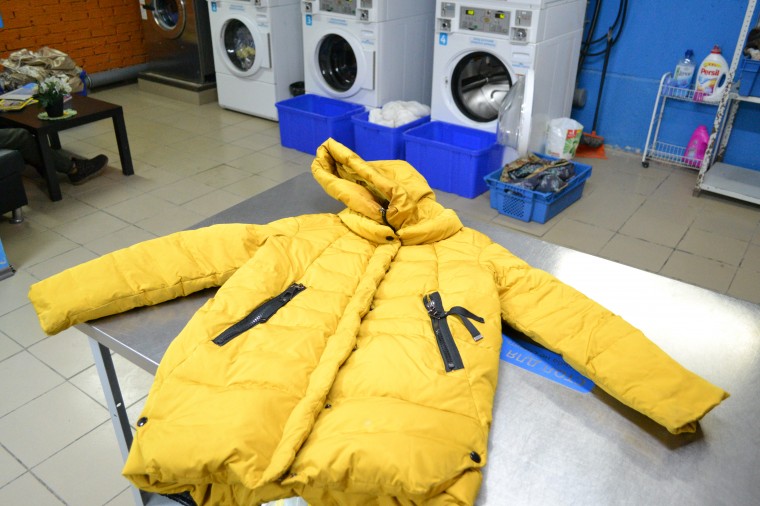 ​Как удалить загрязнения с засаленных мест куртки