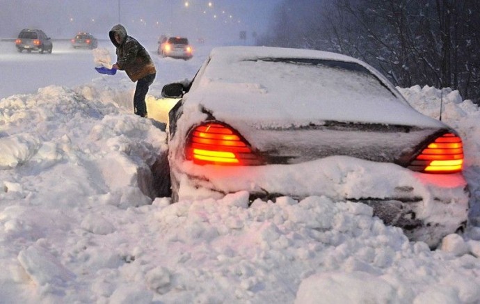 Что делать, если авто застряло в снегу Что делать, если авто застряло в снегу