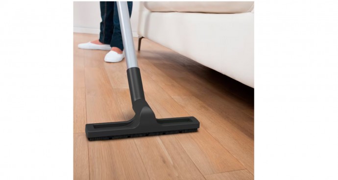 Подметите или пропылесосьте пол перед тем, как начнете его мыть Подметите или пропылесосьте пол перед тем, как начнете его мыть