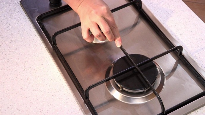 Как легко очистить решетку плиты