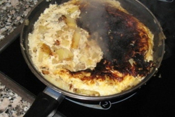 Как защитить еду от пригорания на сковородке