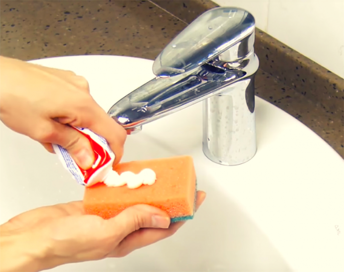 ​Очистка крана с помощью зубной пасты