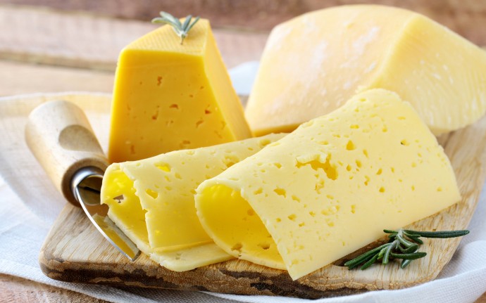 ​2 простых способа сохранить свежесть сыра