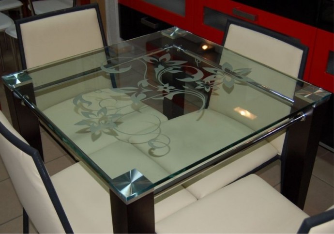​О столах со стеклянной столешницей