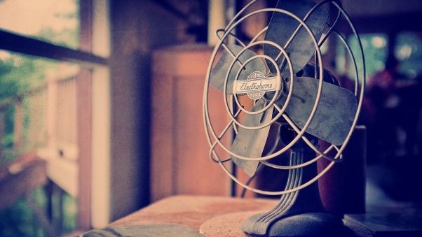 Больше никакой пыли: гениальный трюк с вентилятором, о котором молчат все Больше никакой пыли: гениальный трюк с вентилятором, о котором молчат все