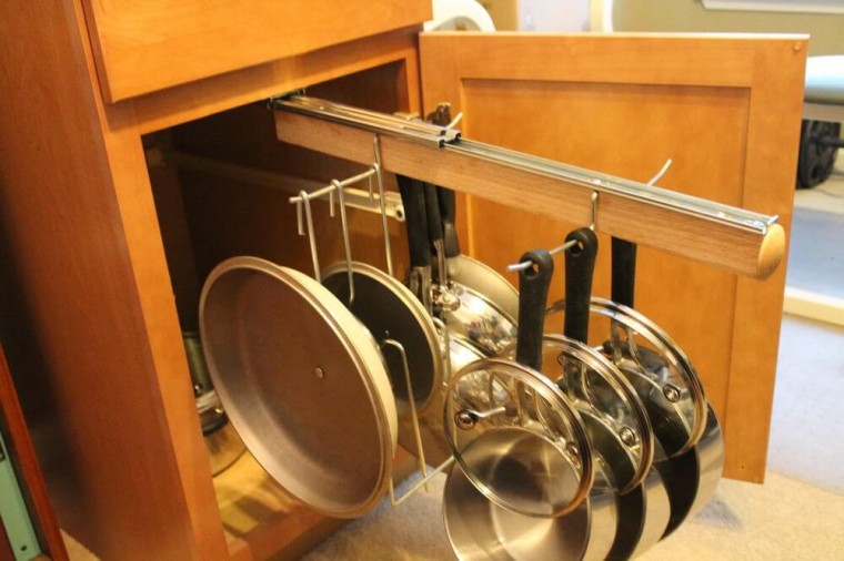 Как удобно и компактно хранить сковородки