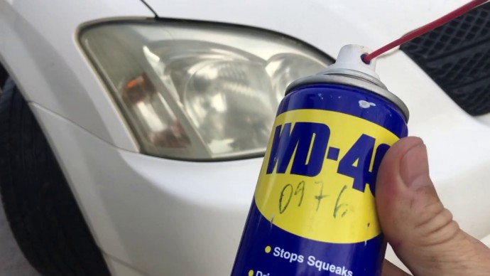 Чистка фар с помощью WD-40