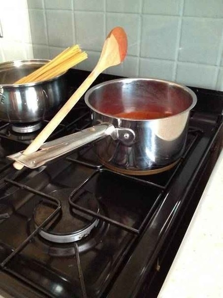 Где держать деревянную ложку и лопатку во время приготовления еды