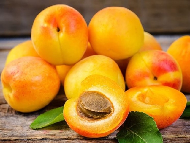 Что нужно знать о полезных и опасных свойствах абрикоса