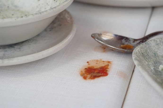 Испачканная скатерть снова преобразится Испачканная скатерть снова преобразится