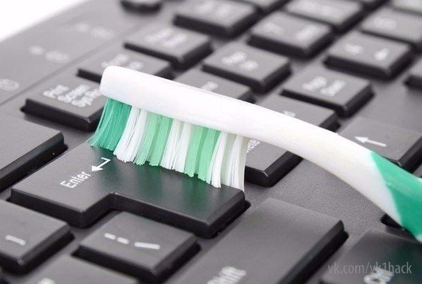 Как легко и быстро справиться с чисткой самой грязной клавиатуры