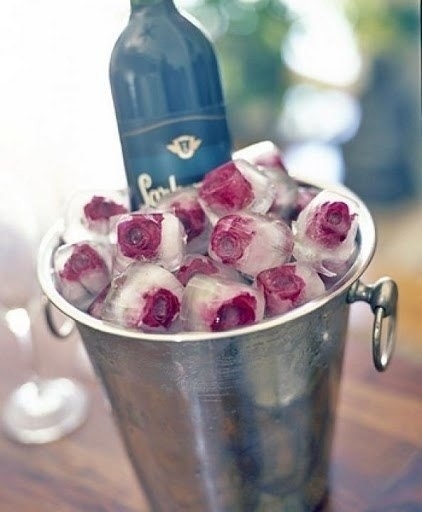 Кубики льда из бутонов или лепестков роз