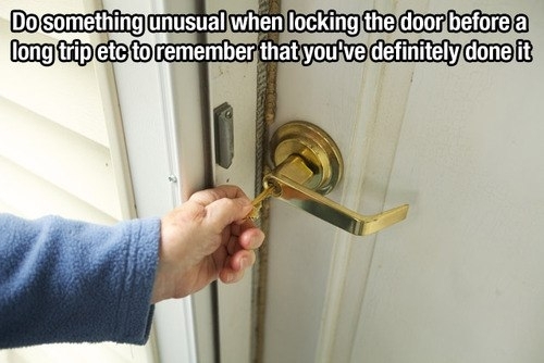 После закрытия входной двери на ключ