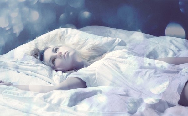 Чтобы быстрее уснуть и крепче спать нужно: 