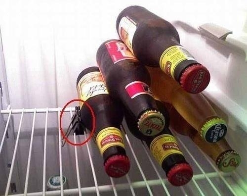 Как компактно хранить бутылки в холодильнике