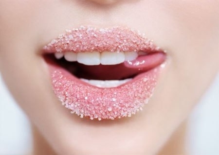 Как увлажнить губы