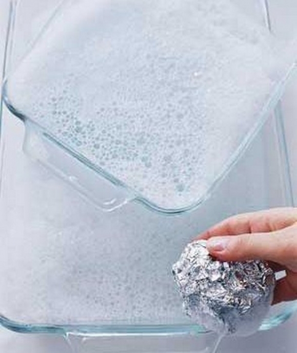 Как удалить пятна со стеклянной посуды