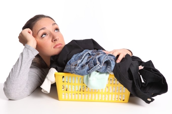 Как очистить жевательную резинку с одежды