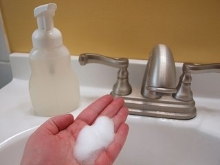 Как сделать жидкое мыло из обмылков?