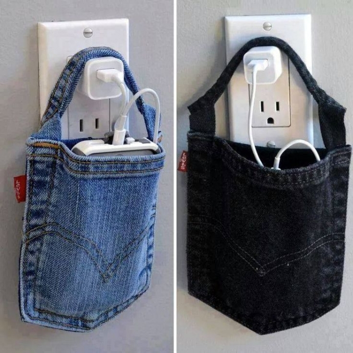 Удобная сумочка из карманов старых джинсов для зарядки телефона