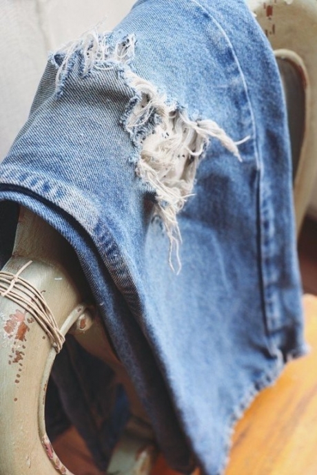 Обновляем старые джинсы