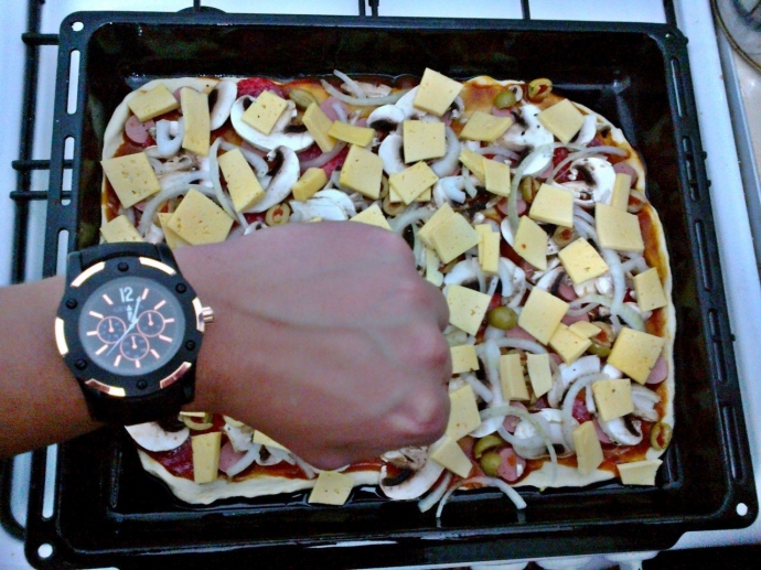 Способ приготовления пиццы, если Вы не умеете пользоваться духовкой.